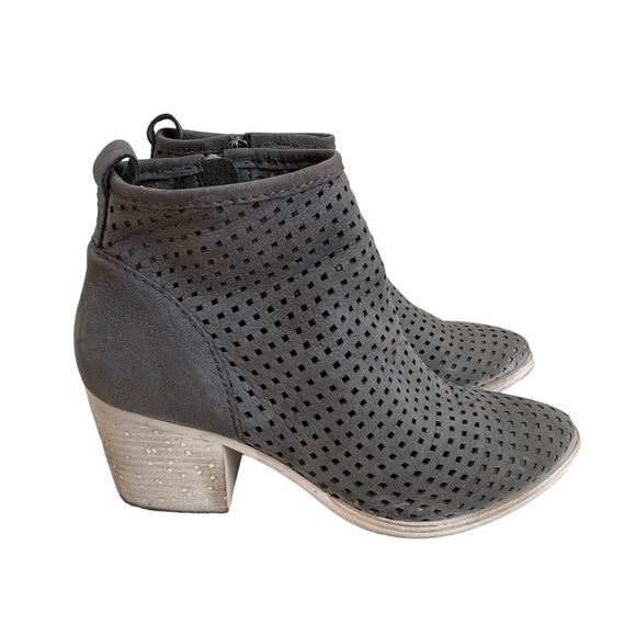 Dolce Vita Women’s Kenyon Perforated Leather Transitional Booties Size 7.5 Gray - Picture 2 of 9